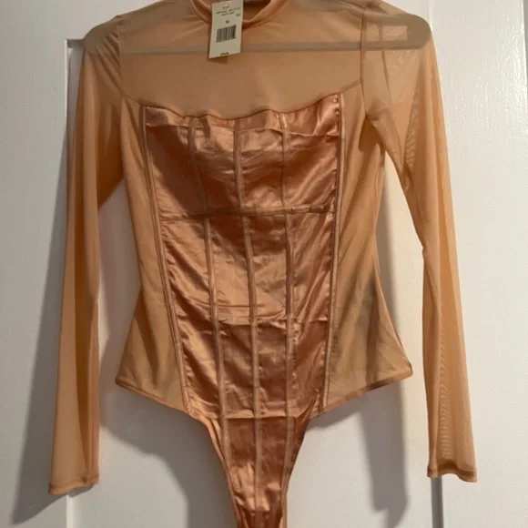 Guess bodysuit size M blush pink satin front mesh - Picture 3 of 9